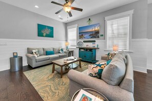 Maison, Plusieurs lits (Octopus's Garden NatureWalk 30A) | Aire de séjour | Téléviseur