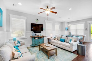 Maison, Plusieurs lits (Octopus's Garden NatureWalk 30A) | Aire de séjour | Téléviseur