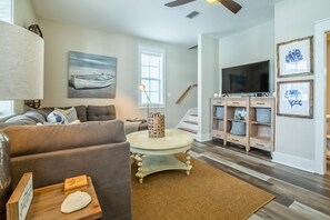 Hus, flere senger (Coastal Blue 141) | Oppholdsområde | TV