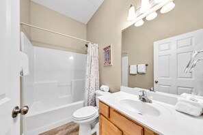 Condo, Multiple Beds (Churchill By The Sea 2308) | Bathroom