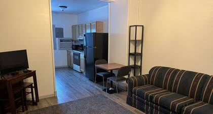 Quaint & Quiet 2 bed 1 bath