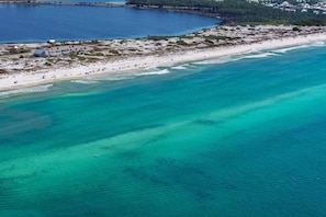 Casa, varias camas (Butterfly Bluff) | Playa | En la playa 