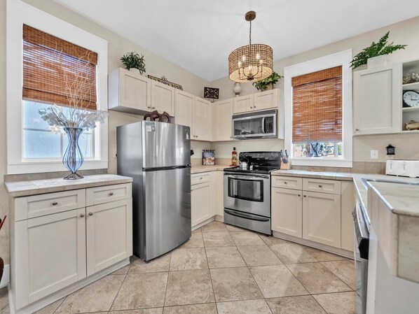 Hus, flere senger (Blue Sky Bungalow 156) | Eget kjøkken | Ovn og brødrister