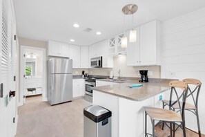 Appart'hôtel, 1 très grand lit et 1 canapé-lit (Beachwood Villas 6D- Beach Time Oasis) | Cuisine privée