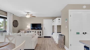 Condo, 1 King Bed with Sofa bed (Beachwood Villas 6D- Beach Time Oasis)