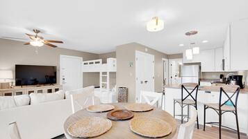 Condo, 1 King Bed with Sofa bed (Beachwood Villas 6D- Beach Time Oasis) | Interior