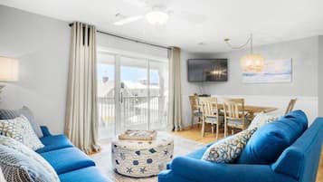 Leilighet, flere senger (Beachside Villas 732- Southbound Sere) | Oppholdsområde | TV