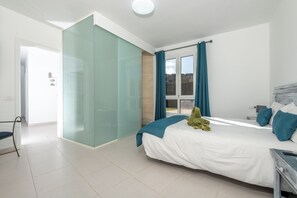 3 bedrooms, iron/ironing board, WiFi, bed sheets