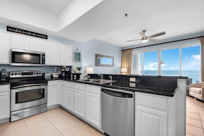 Kondominium, 1 Tempat Tidur Queen dengan tempat tidur Sofa (Ariel Dunes I 2305) | Dapur pribadi | Oven dan pemanggang roti