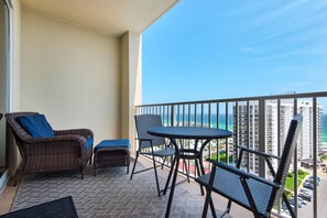 Apartamento, 1 cama de matrimonio grande con sofá cama (Ariel Dunes I 1505) | Restaurante al aire libre