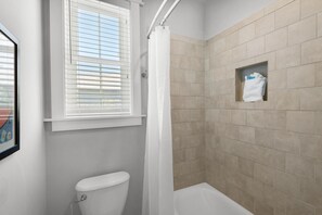Maison, plusieurs lits (Little Bear's Haven) | Salle de bain