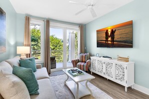 Living area - Pilot House 506 (Miramar Beach)