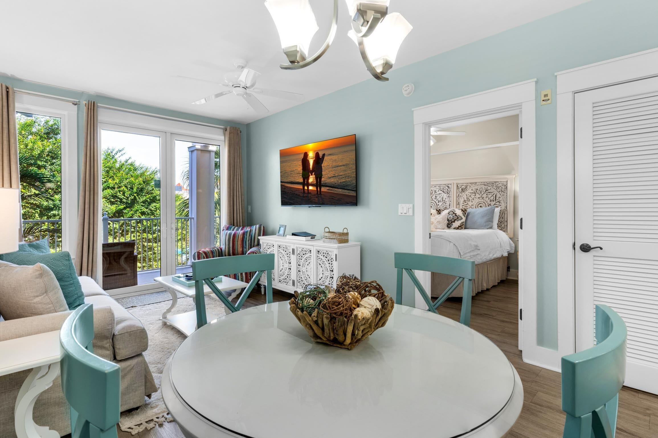 Condo, 1 King Bed with Sofa bed (Pilot House 506) | Interior