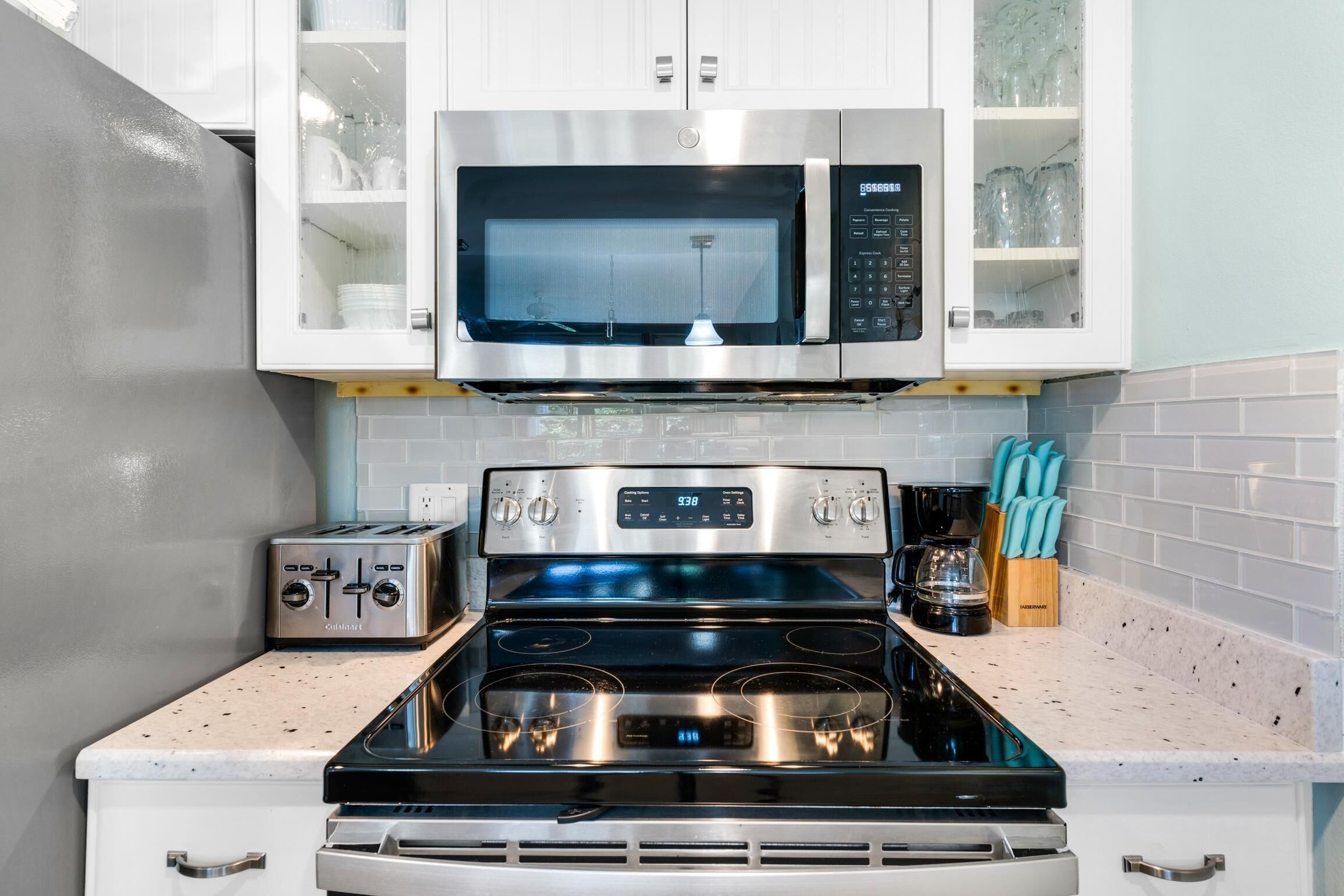 Condo, 1 King Bed with Sofa bed (Pilot House 506) | Private kitchen