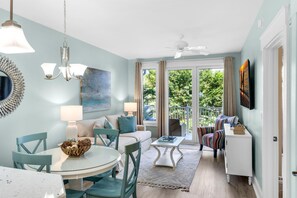 Living area - Pilot House 506 (Miramar Beach)