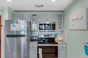 Condo, 1 King Bed with Sofa bed (Pilot House 506) | Private kitchen | Oven, toaster