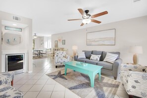 Hus, flere senger (Gulf Winds East #35) | Oppholdsområde | TV