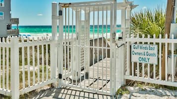 Hus, flere senger (Gulf Winds East #35) | Strand | På stranden