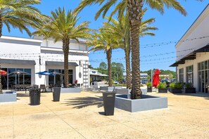 Condo, 1 King Bed with Sofa bed (Majestic Sun 609B) | Outdoor dining - Majestic Sun 609b (Miramar Beach)