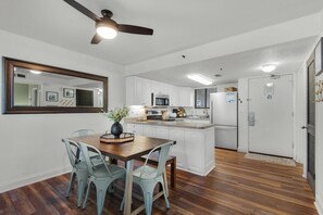 Condo, Plusieurs lits (SunDestin 416) | Restauration