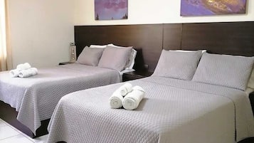 Quarto casal luxo | Escrivaninha, Wi-Fi de cortesia, roupa de cama