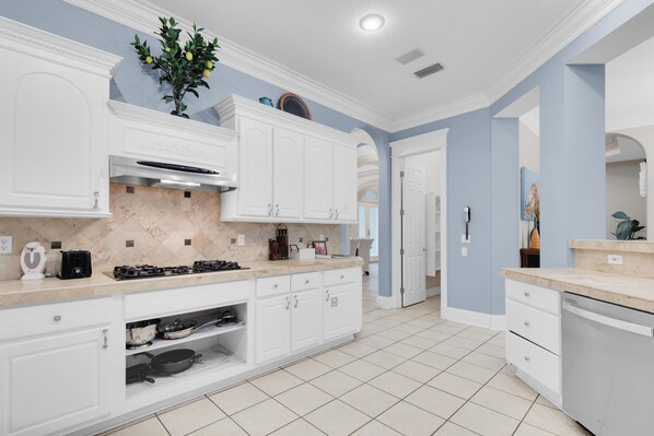 House, Multiple Beds (Eat.Sleep.Beach.Repeat) | Private kitchen | Oven, toaster