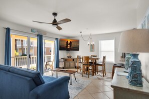 公寓客房, 多張床 (St. Martin Beachwalk Villas 311) | 起居區 | 電視