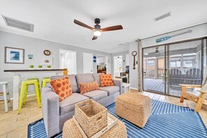 House, 1 Queen Bed with Sofa bed (Grayt Escape) | Living area | TV - Grayt Escape (Santa Rosa Beach)