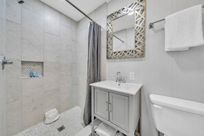 House, 1 Queen Bed with Sofa bed (Grayt Escape) | Bathroom - Grayt Escape (Santa Rosa Beach)