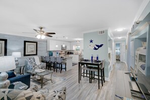 Apartment, Mehrere Betten (Horizon South 74F) | Innenbereich