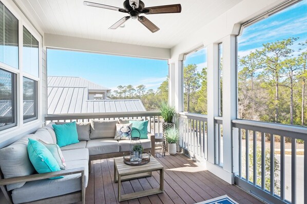 Casa, varias camas (Last Call at NatureWalk 30A) | Área de sala de estar | Televisión 