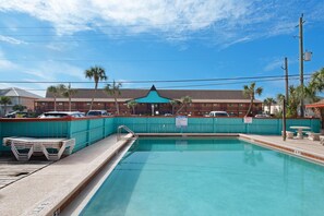 Appart'hôtel, 1 très grand lit et 1 canapé-lit (Polynesian Village 211) | Piscine