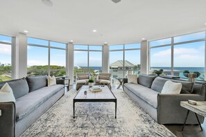 Lejlighed - flere senge (Viridian View) | Opholdsområde | Tv