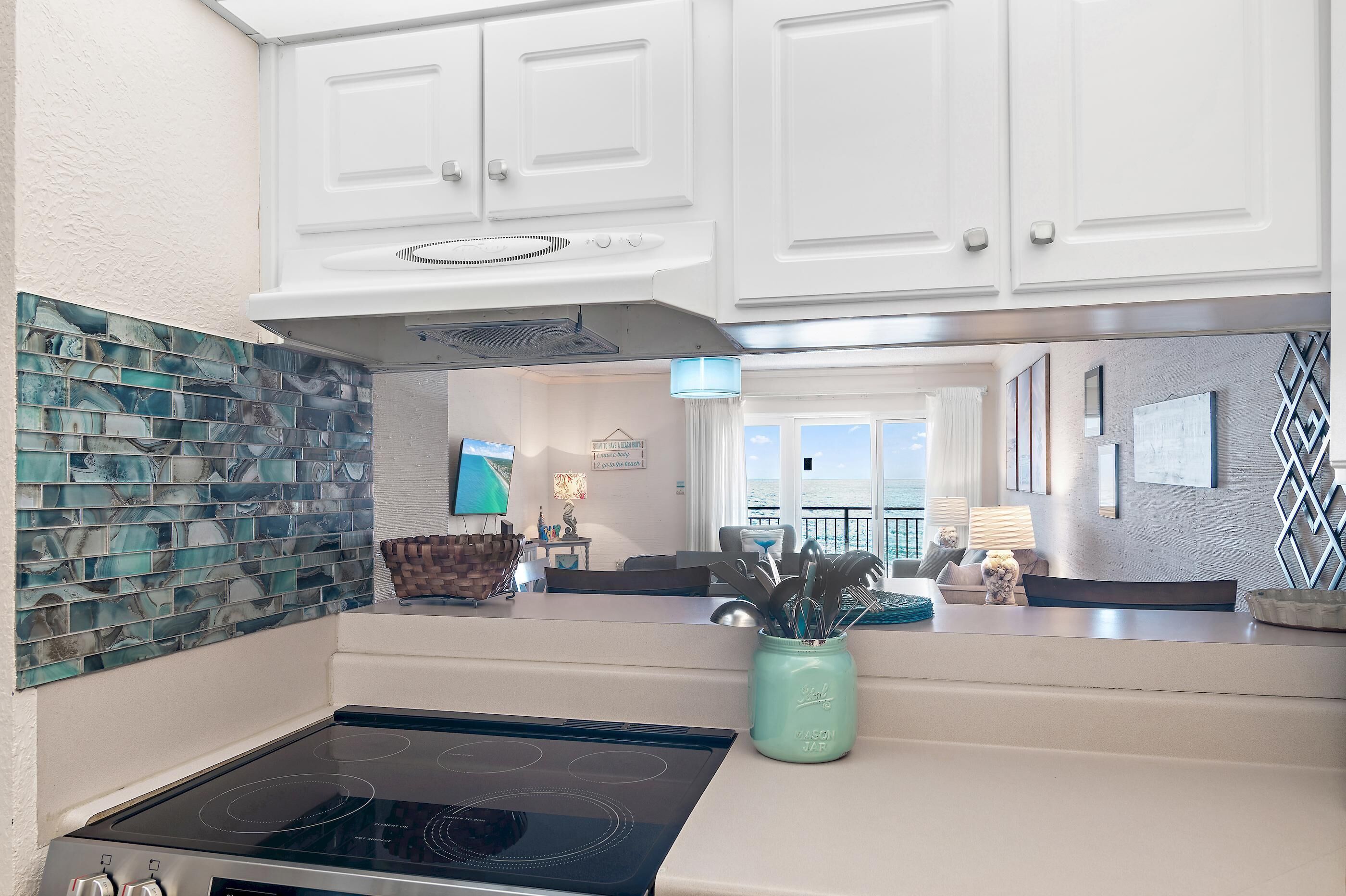 Condo, Multiple Beds (Emerald Isle 708) | Private kitchen