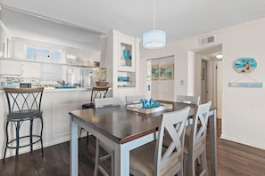 Condo, Multiple Beds (Emerald Isle 708) | Dining