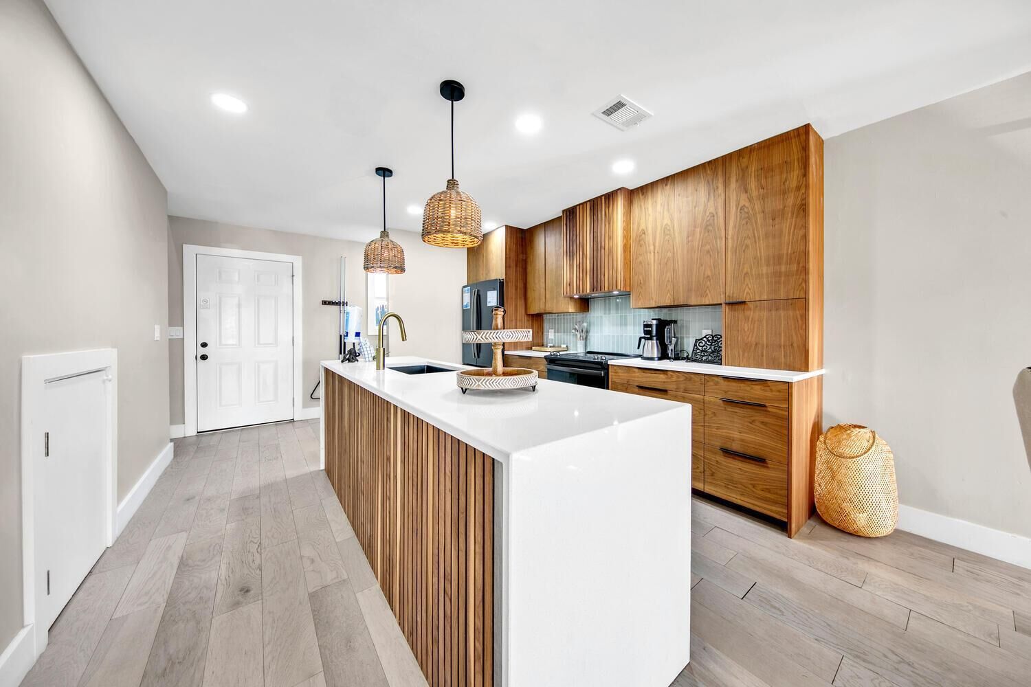 House, Multiple Beds (Modern Beach Bungalow) | Private kitchen | Oven, toaster