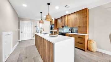 House, Multiple Beds (Modern Beach Bungalow) | Private kitchen | Oven, toaster