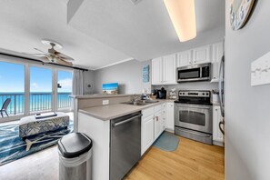 Condo, 1 King Bed with Sofa bed (Seychelles 308) | Private kitchen | Oven, toaster