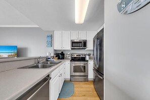 Condo, 1 King Bed with Sofa bed (Seychelles 308) | Private kitchen | Oven, toaster