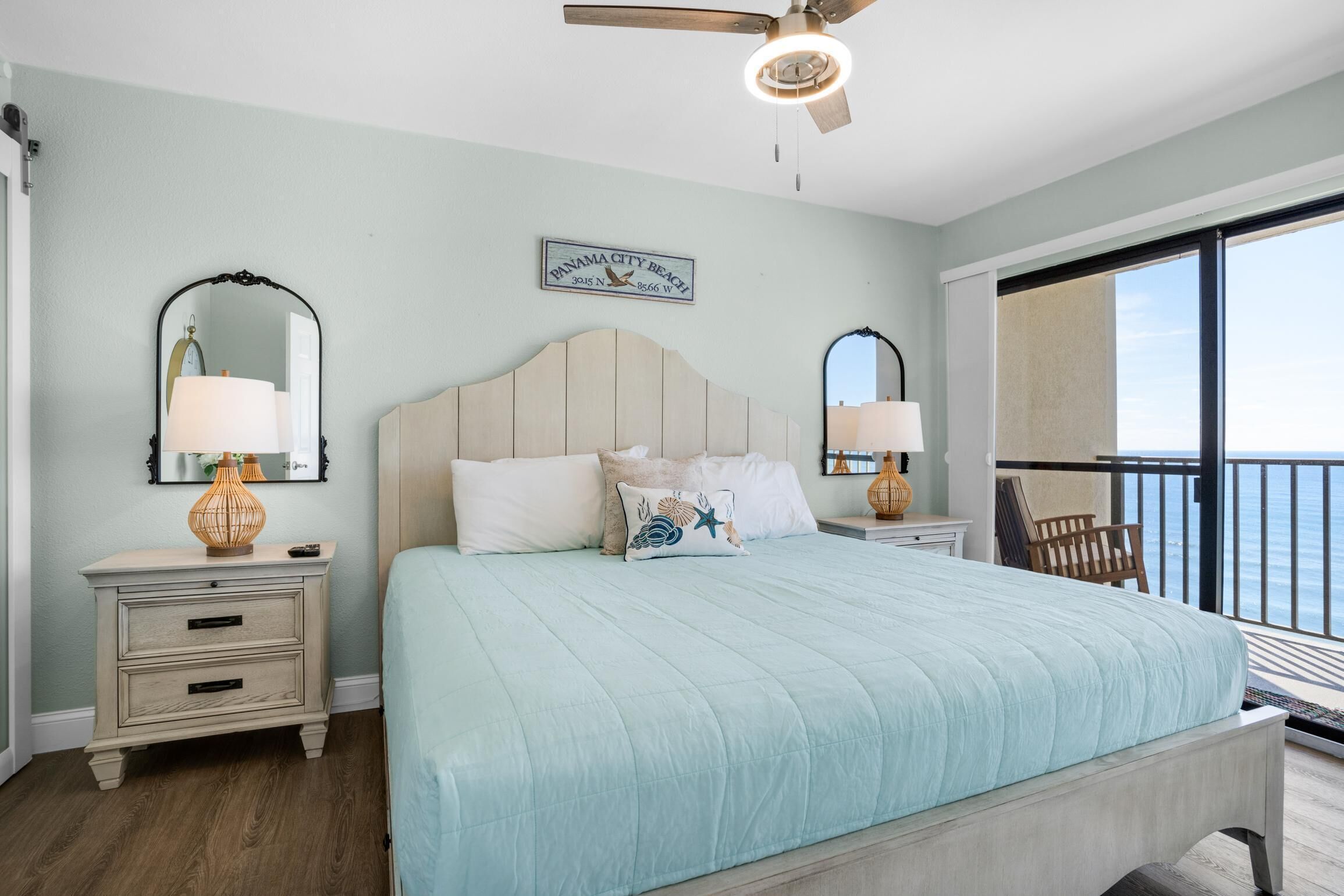 Apartment, 1 King-Bett und Schlafsofa (Commodore 1302 Caspian Rose)