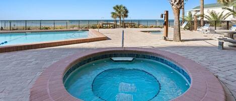 Lägenhet - 1 kingsize-säng med bäddsoffa (Commodore 1302 Caspian Rose) | Pool | Utomhuspool och uppvärmd pool