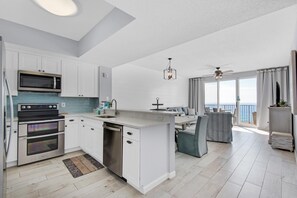 Appart'hôtel, plusieurs lits (Majestic Sun 813B) | Cuisine privée