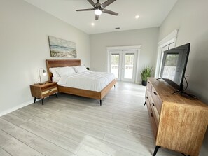 3 bedrooms, free WiFi, bed sheets - Forgotten Coast Retreat, golf carts included, large swim spa (Mexico Beach)
