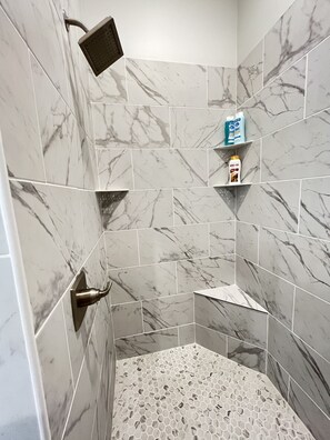 Shower, hair dryer, towels, soap - Forgotten Coast Retreat, golf carts included, large swim spa (Mexico Beach)