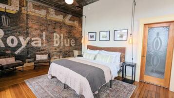 1 bedroom, desk, iron/ironing board, WiFi