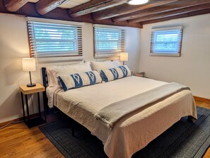 4 habitaciones, tabla de planchar con plancha, wifi y ropa de cama