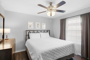 4 bedrooms, WiFi - Shore Beats Work (Miramar Beach)