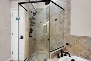 Condo, Plusieurs lits (Hola Beaches) | Salle de bain | Serviettes fournies, savon, papier de toilette