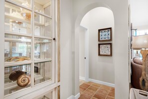 Interior - Hola Beaches (Miramar Beach)