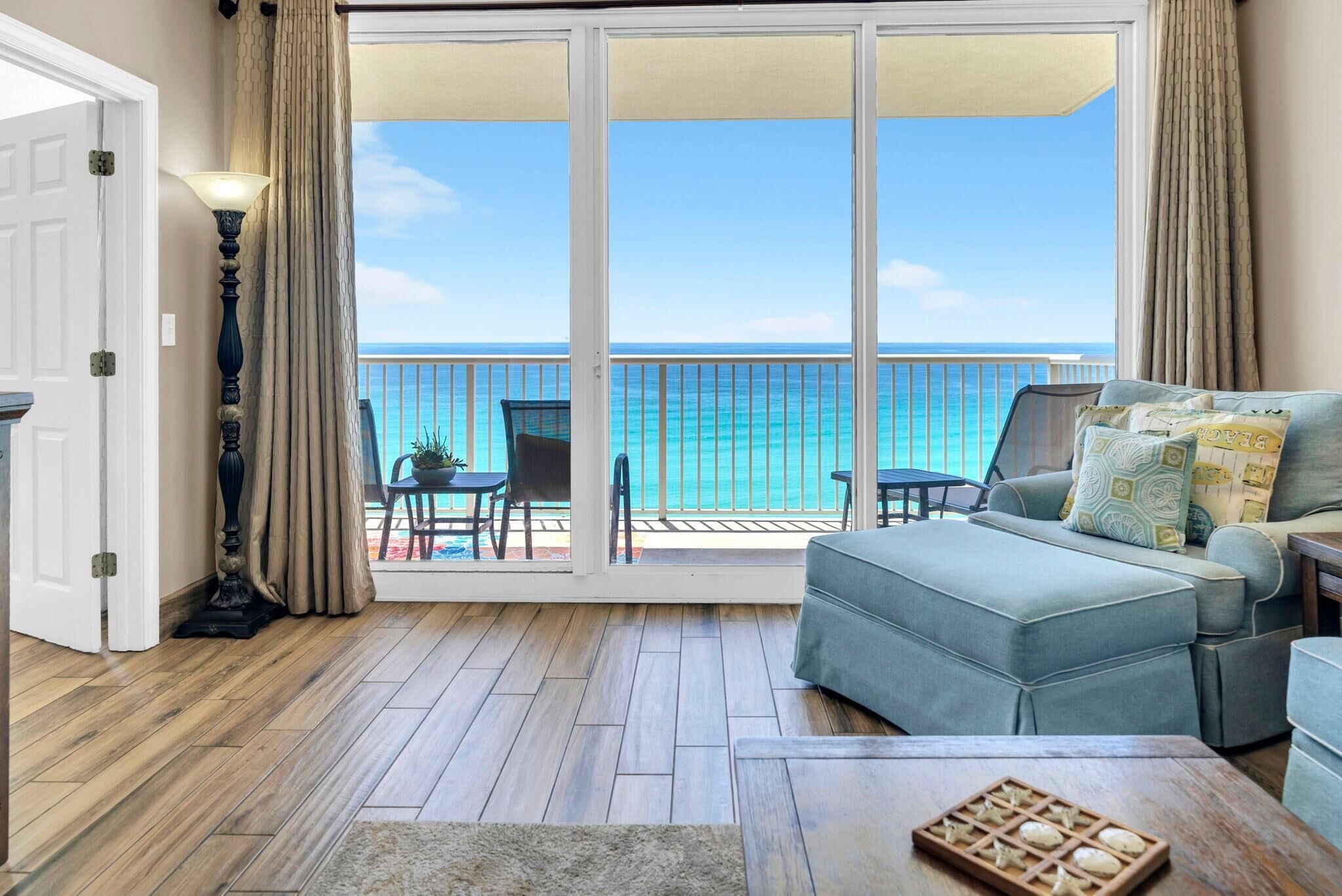 Apartment, Mehrere Betten (Majestic Beach Towers 2-901) | Wohnbereich